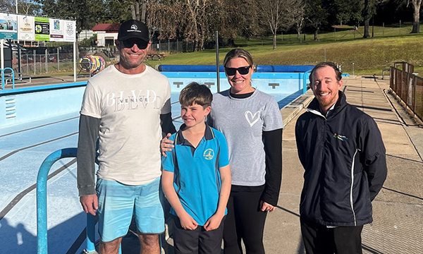 Philipzen family hand over operation of Bega War Memorial Swimming Pool to Council