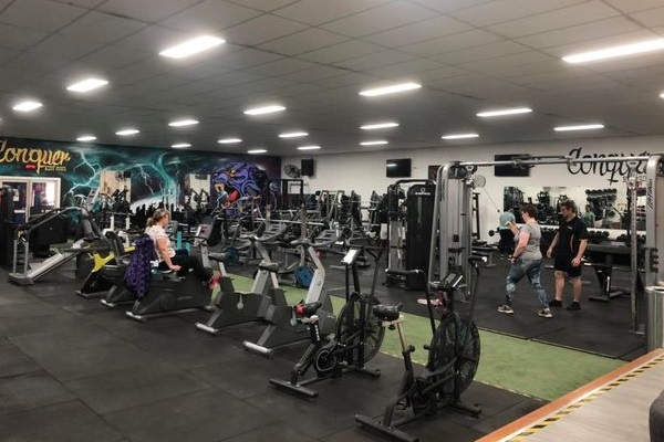 Queensland gym offers $3,000 signing-on fee for new personal trainers