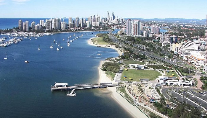 Gold_Coast_Broadwater_Parklands_swimming_enclosure_700.jpg