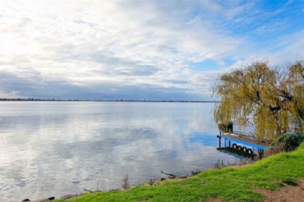 Moira Shire Council introduces new bins to manage waste in peak tourist season