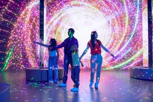 Luna Park Sydney to introduce Lite-Brite toy immersive experience