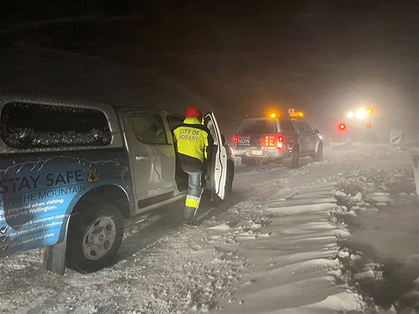 City of Hobart crew rescue walkers from Mount Wellington summit