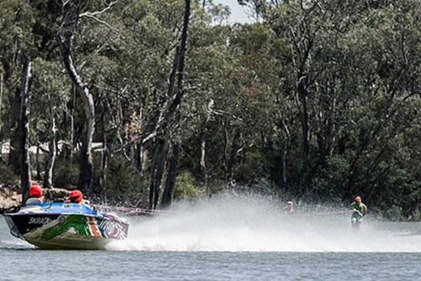 Competitor dies in Murray River waterskiing race