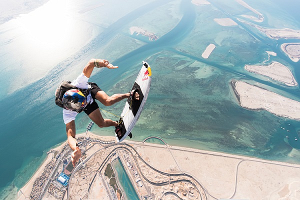 Unique skydiving stunt precedes Surf Abu Dhabi’s first event