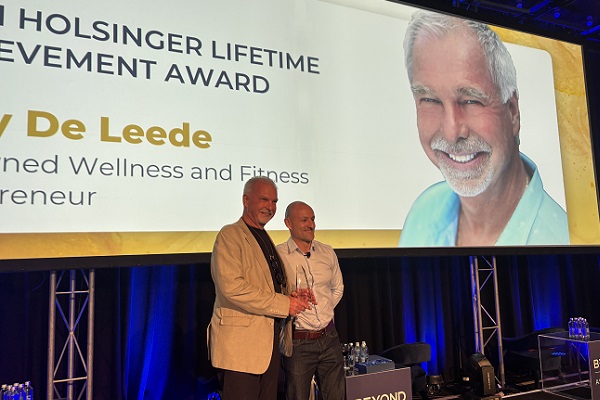 Tony de Leede honoured with Lifetime Achievement Award at Beyond Activ APAC