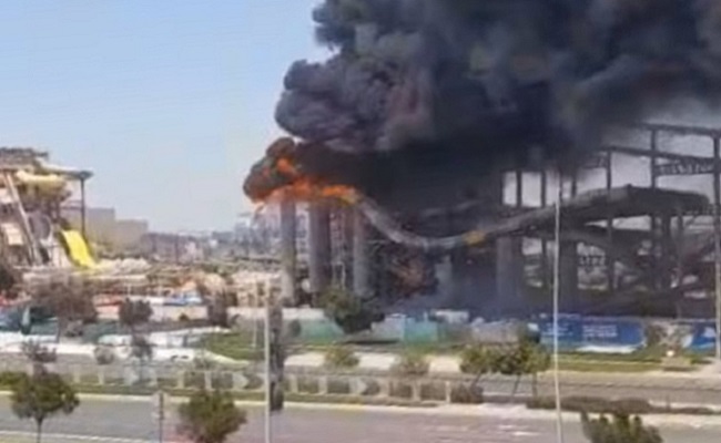 Fire engulfs building work at Yas Waterworld Abu Dhabi